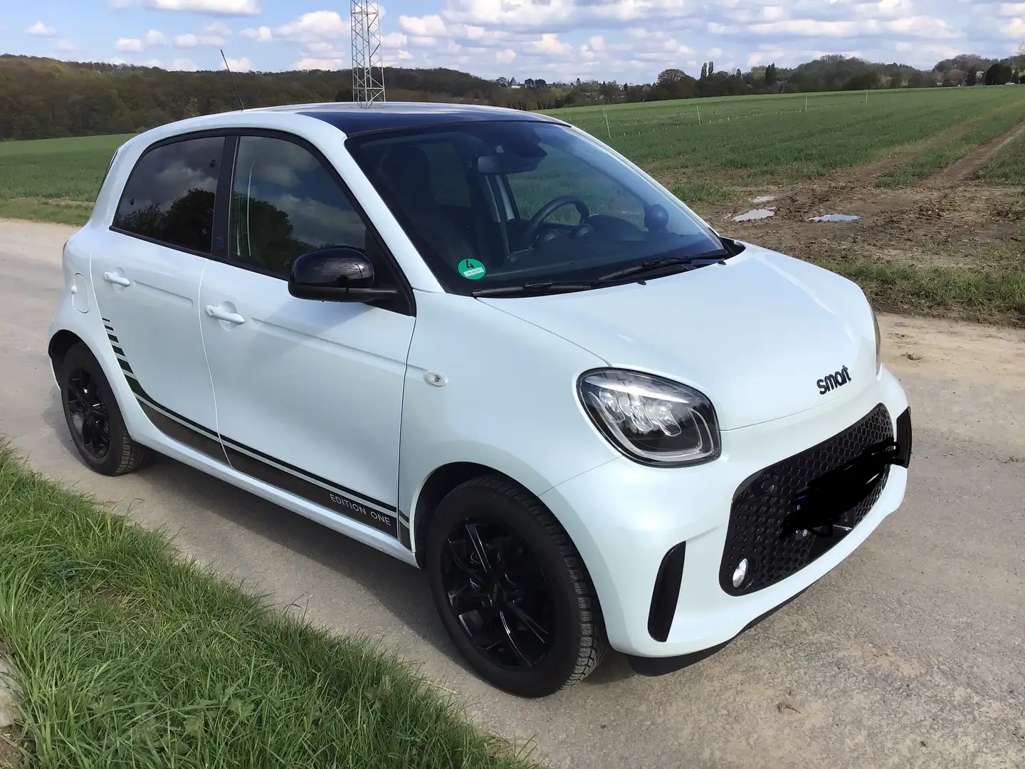 smart forFour EQ pulse edition one, Panorama, 22 KW, Brabus Weiß - 1