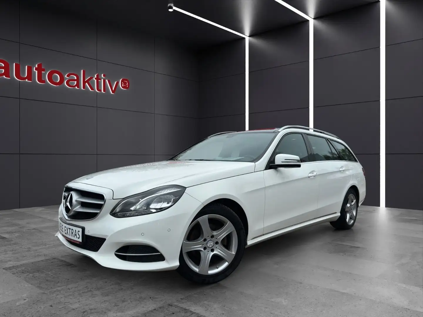 Mercedes-Benz E 200 T Avantgarde/LED/Navi/Panorama/Totwinkel Blanc - 1