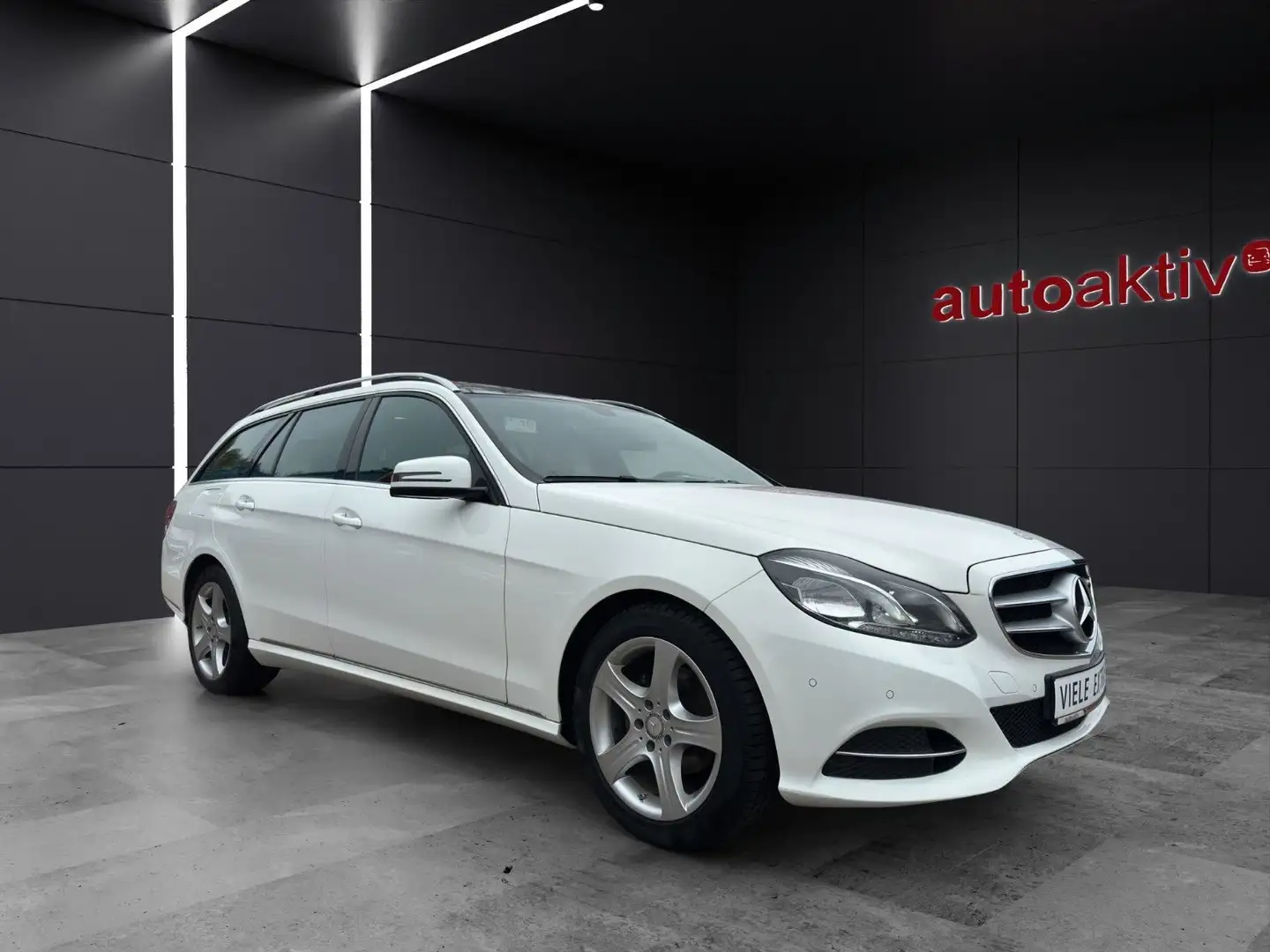 Mercedes-Benz E 200 T Avantgarde/LED/Navi/Panorama/Totwinkel Blanc - 2