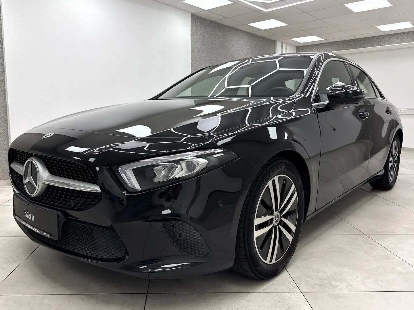 Mercedes-Benz A 200 d Limousine Progressive AugR LED Navi Apple Noir - 2