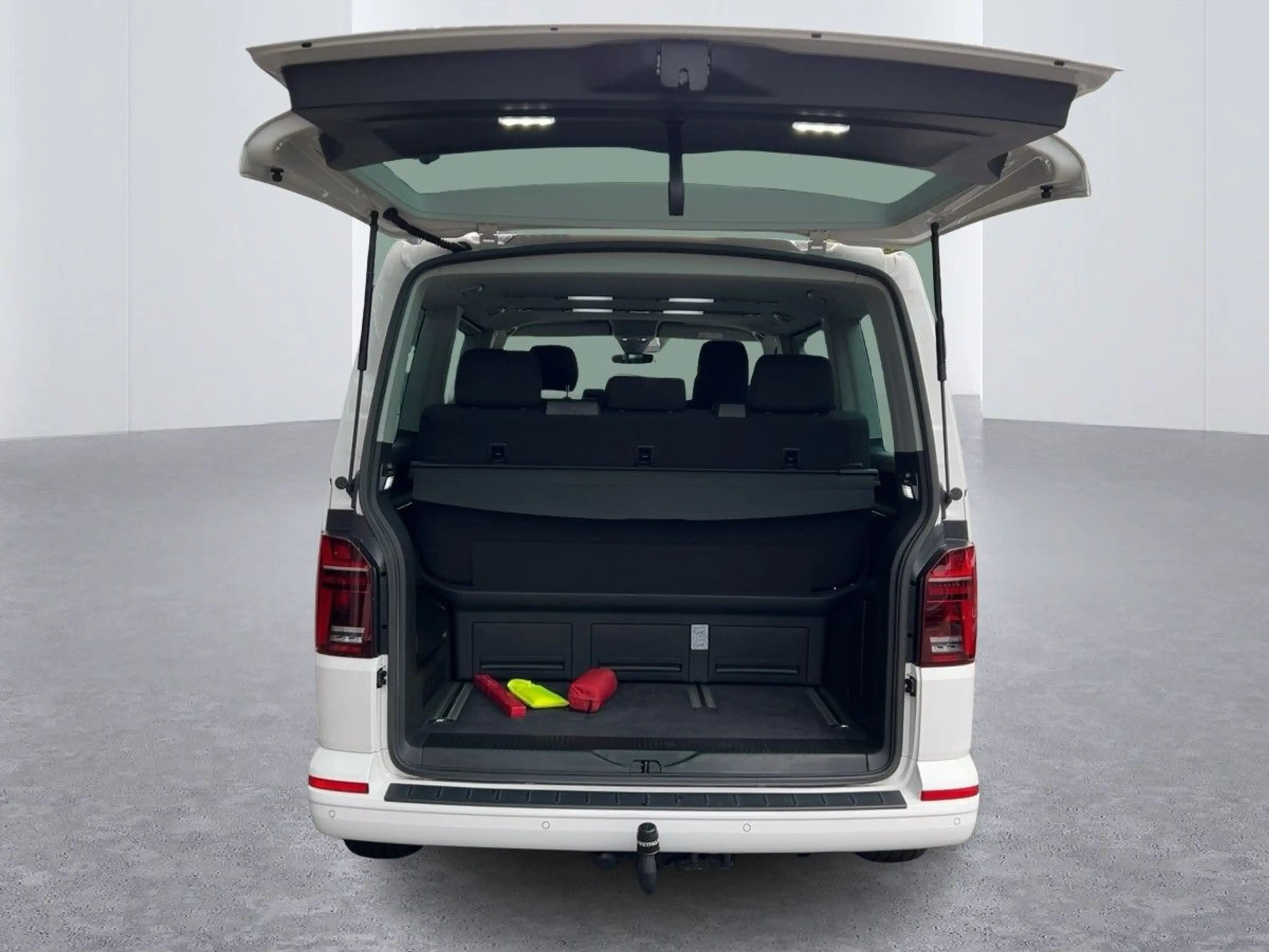 Volkswagen T6.1 Multivan Edition2.0 TDI DSG 4M KR Kamera — photo 5