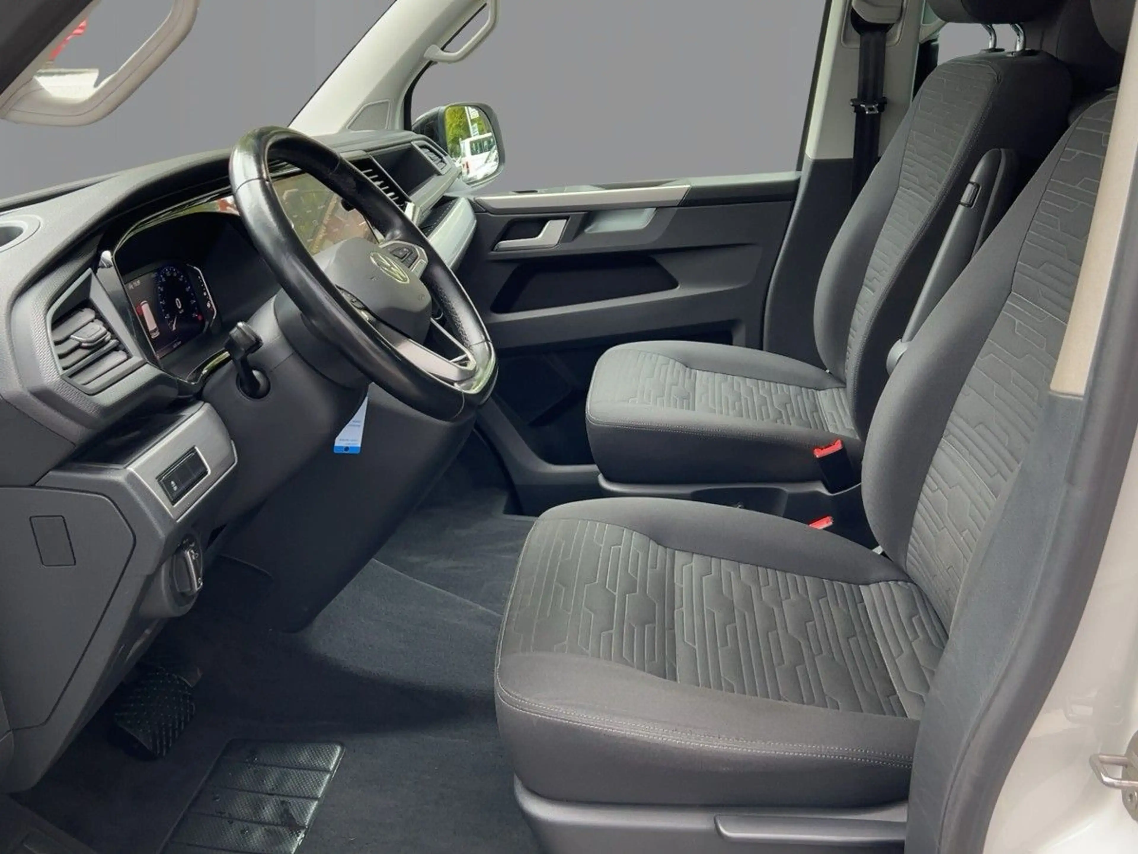 Volkswagen T6.1 Multivan Edition2.0 TDI DSG 4M KR Kamera — photo 6