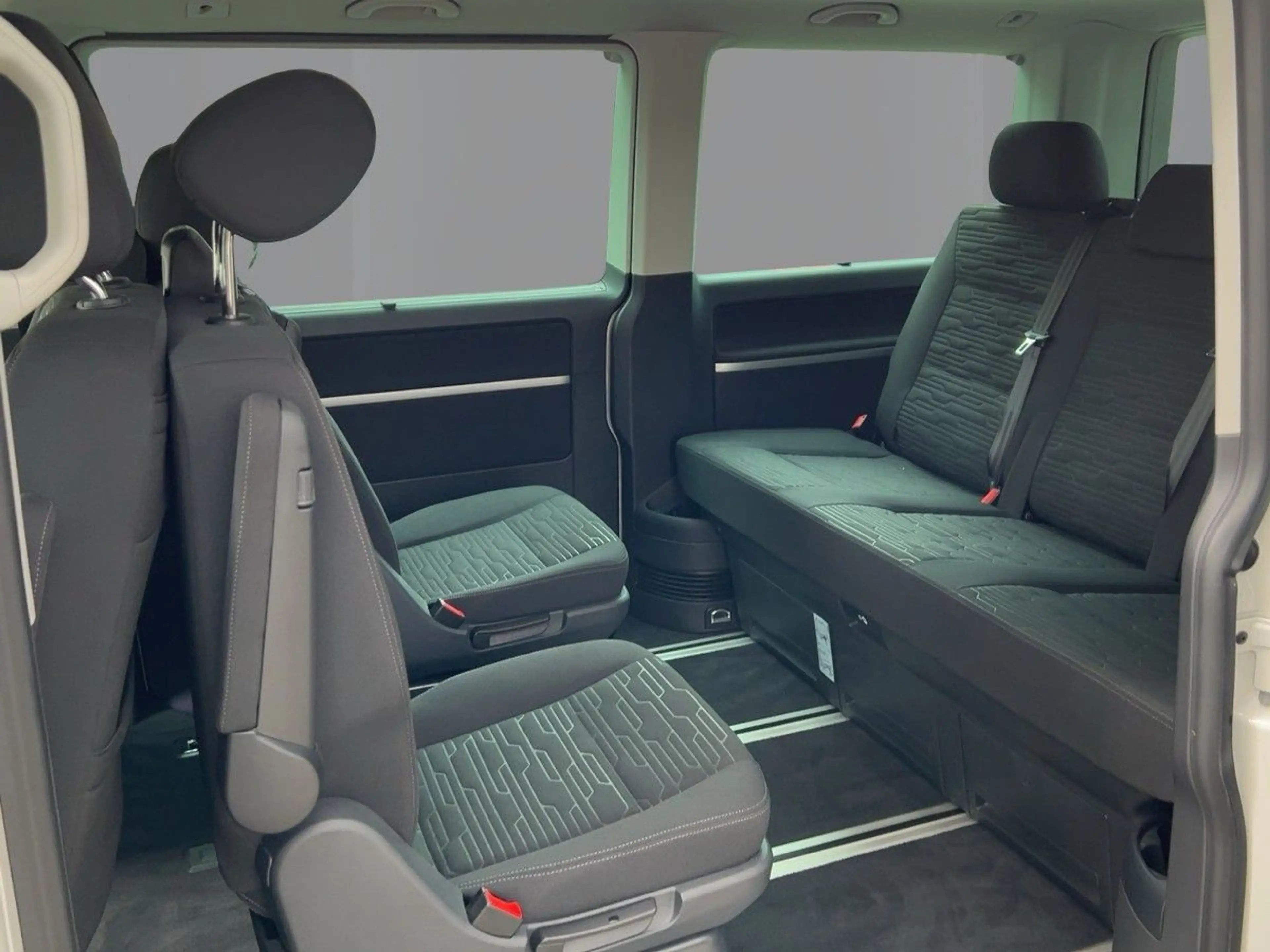 Volkswagen T6.1 Multivan Edition2.0 TDI DSG 4M KR Kamera — photo 7