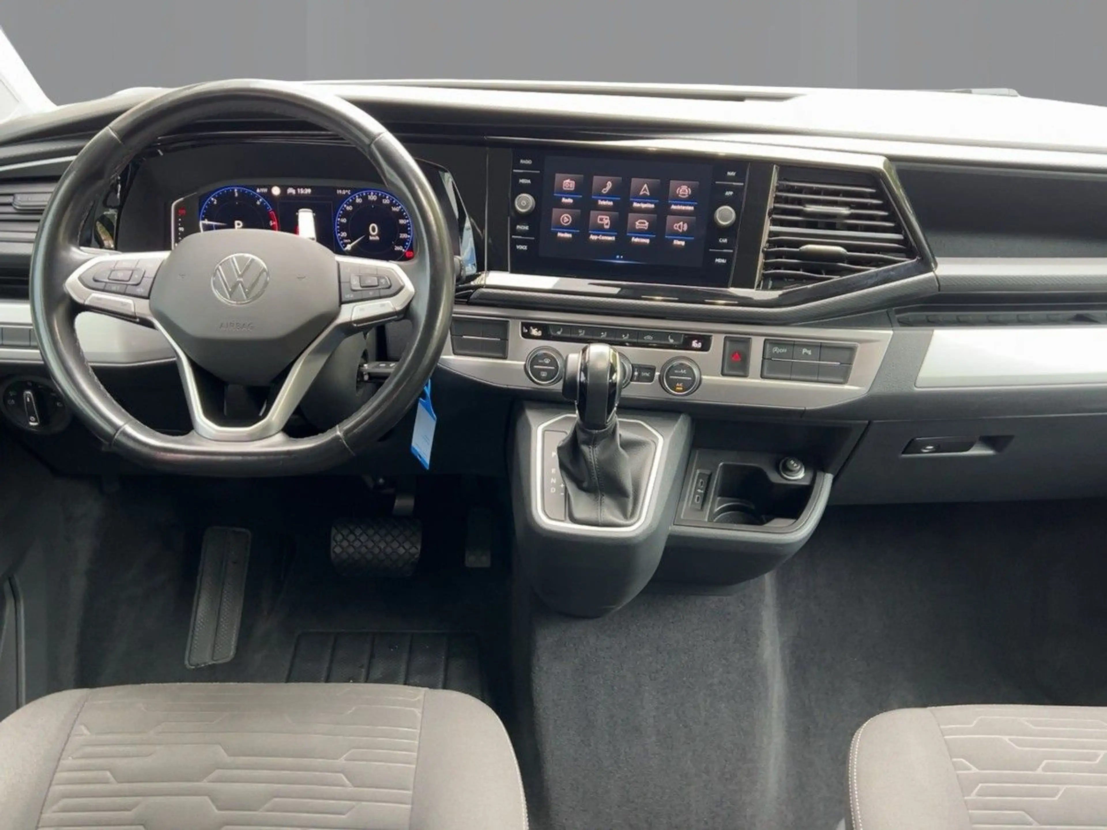 Volkswagen T6.1 Multivan Edition2.0 TDI DSG 4M KR Kamera — photo 8