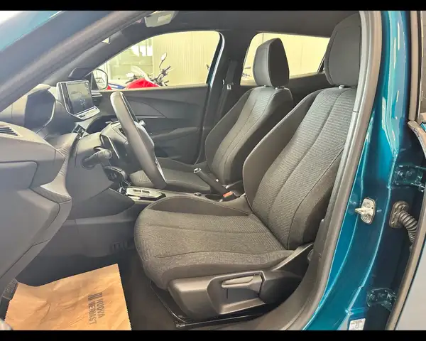 Peugeot 2008 view 9
