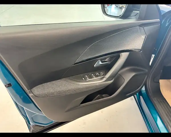 Peugeot 2008 view 11