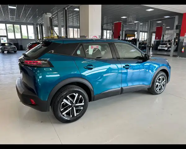 Peugeot 2008 view 4