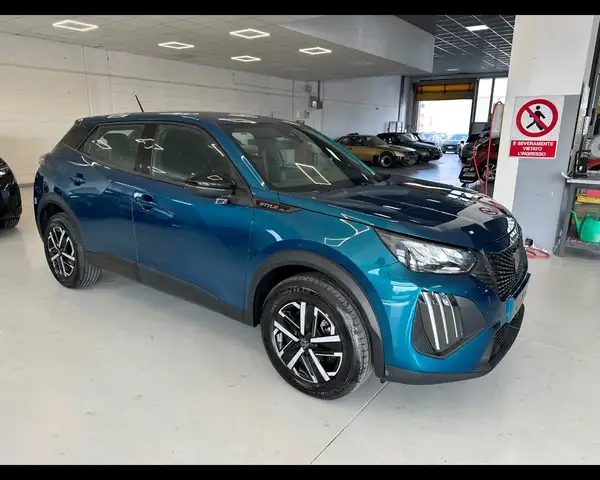 Peugeot 2008 view 3