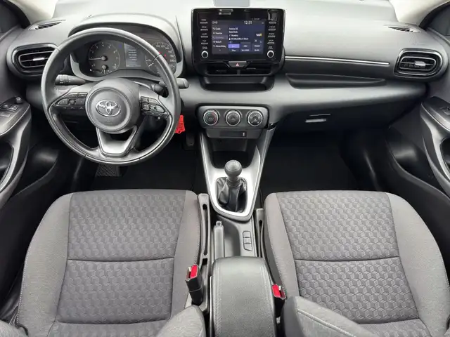 Toyota Yaris view 13