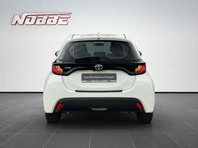 Toyota Yaris view 4