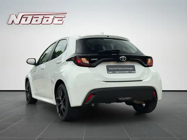 Toyota Yaris view 3
