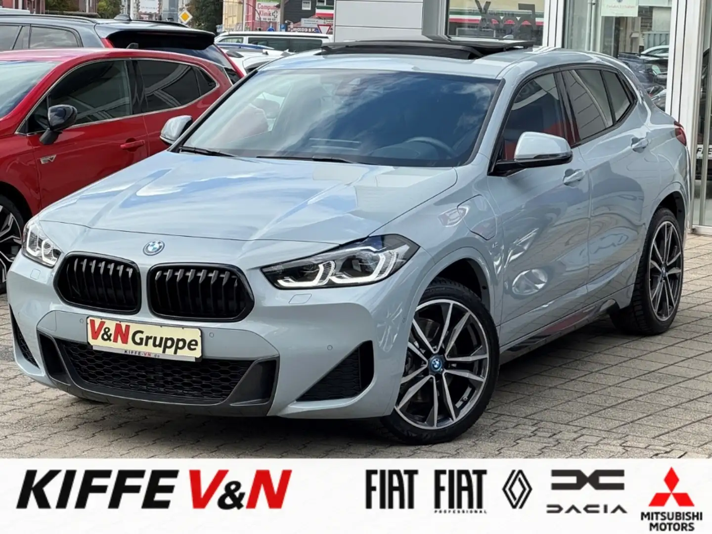 BMW X2 xDrive 25e MSPORT NAVI+ HUD PA PANO HK MEMORY Grau - 1