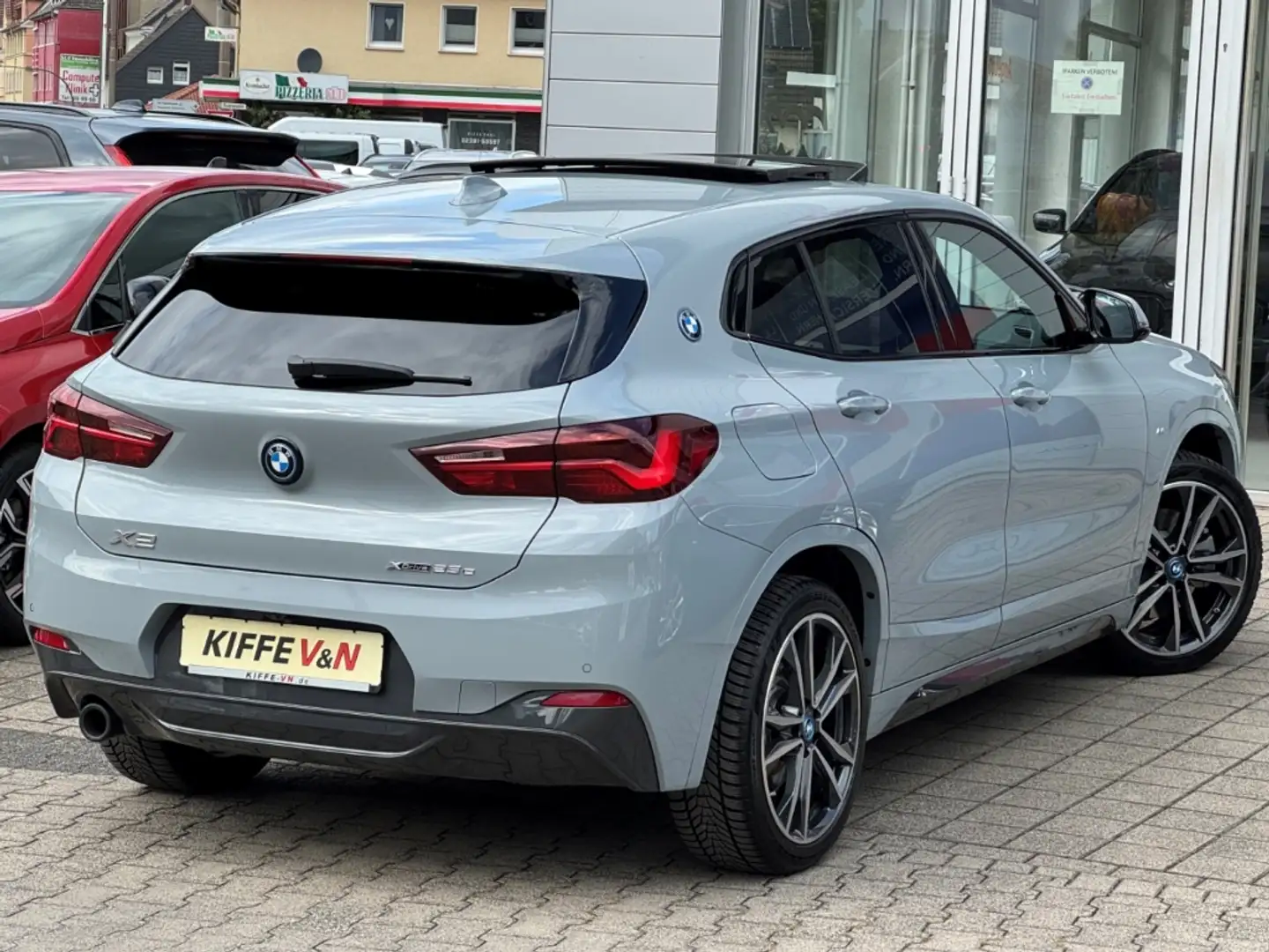 BMW X2 xDrive 25e MSPORT NAVI+ HUD PA PANO HK MEMORY Grau - 2
