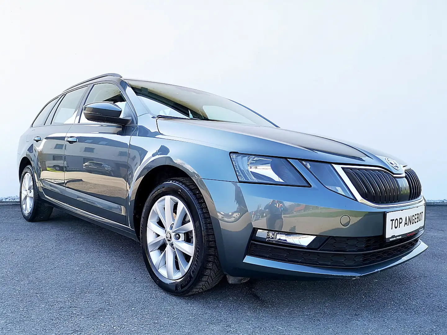 Skoda Octavia Combi 2,0 TDI Ambition Limited DSG Grau - 1