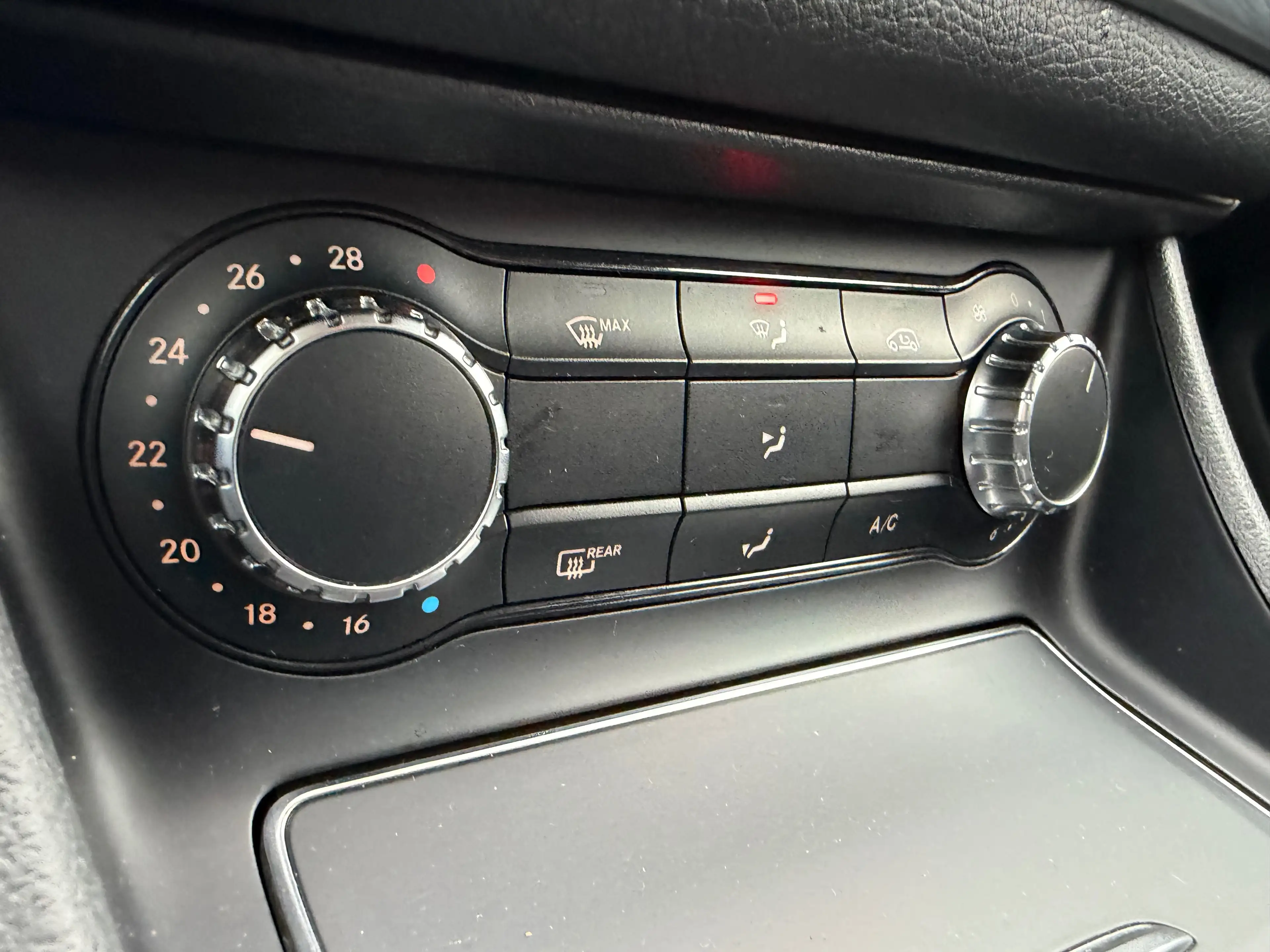 Mercedes-Benz CLA 180 I Shooting Break / Pack-AMG / Automatique / Full LED — photo 9