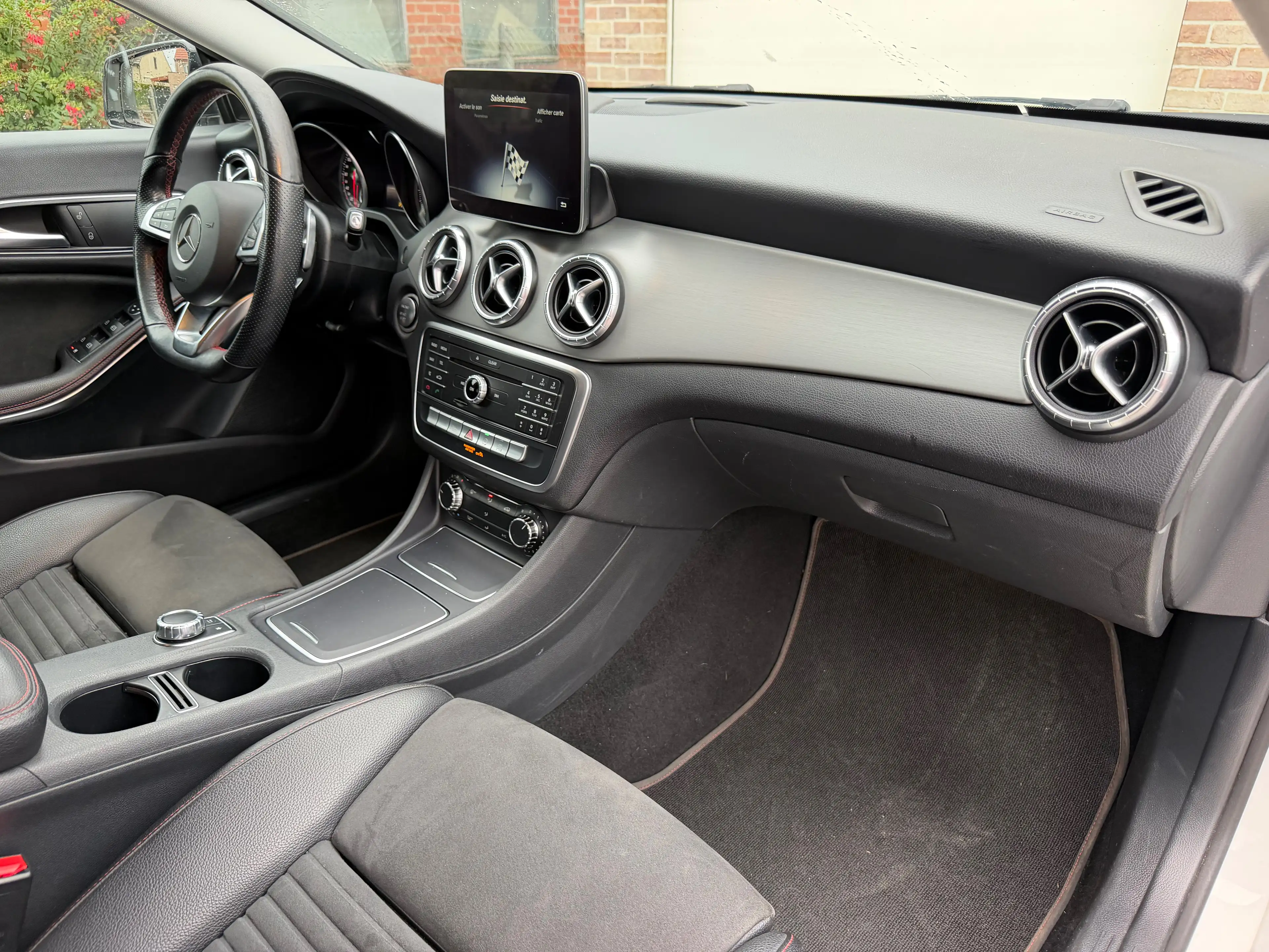 Mercedes-Benz CLA 180 I Shooting Break / Pack-AMG / Automatique / Full LED — photo 6