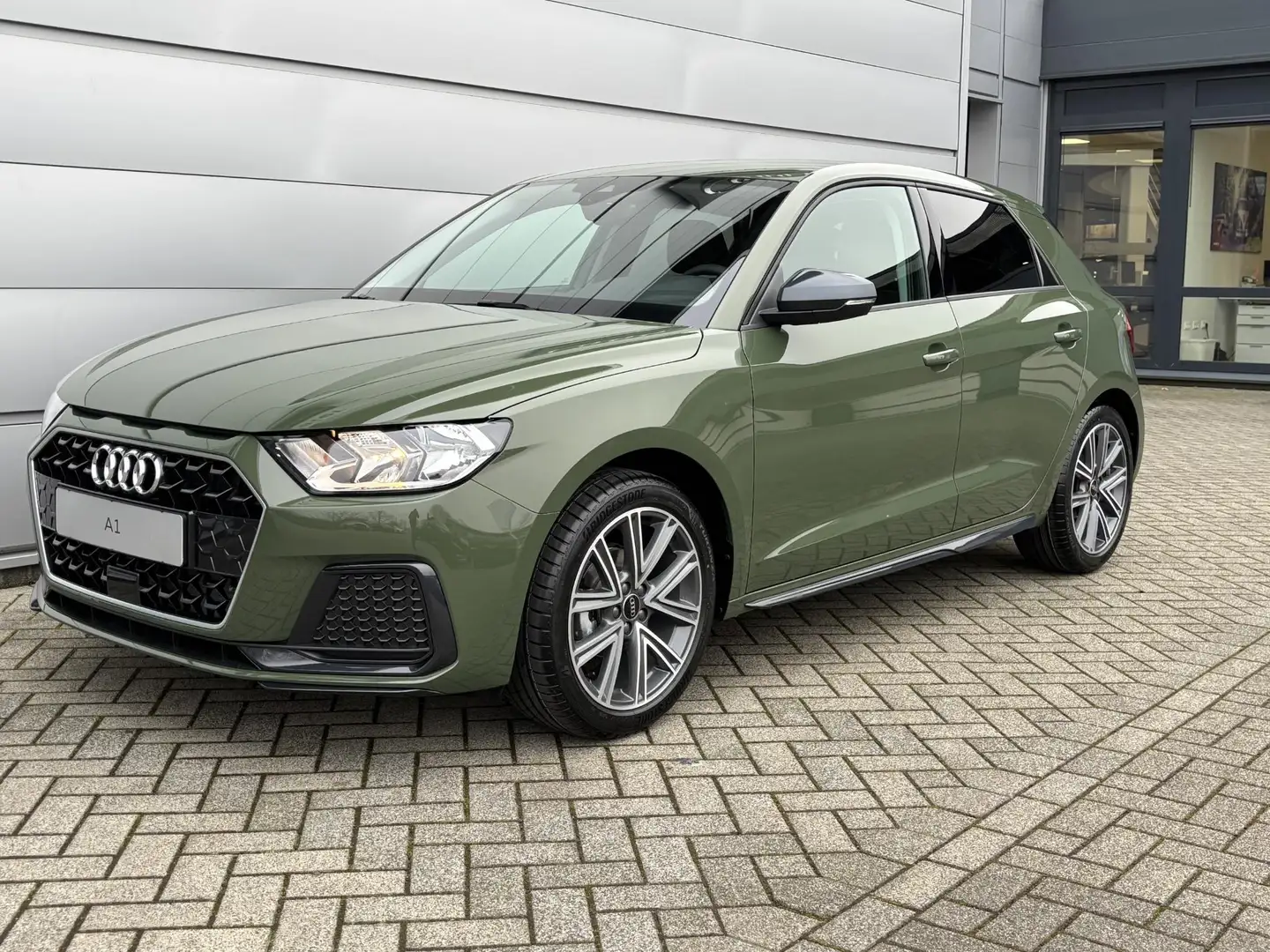 Audi A1 Sportback Advanced edition (A02) 25 TFSI 70 kW / 9 Groen - 2