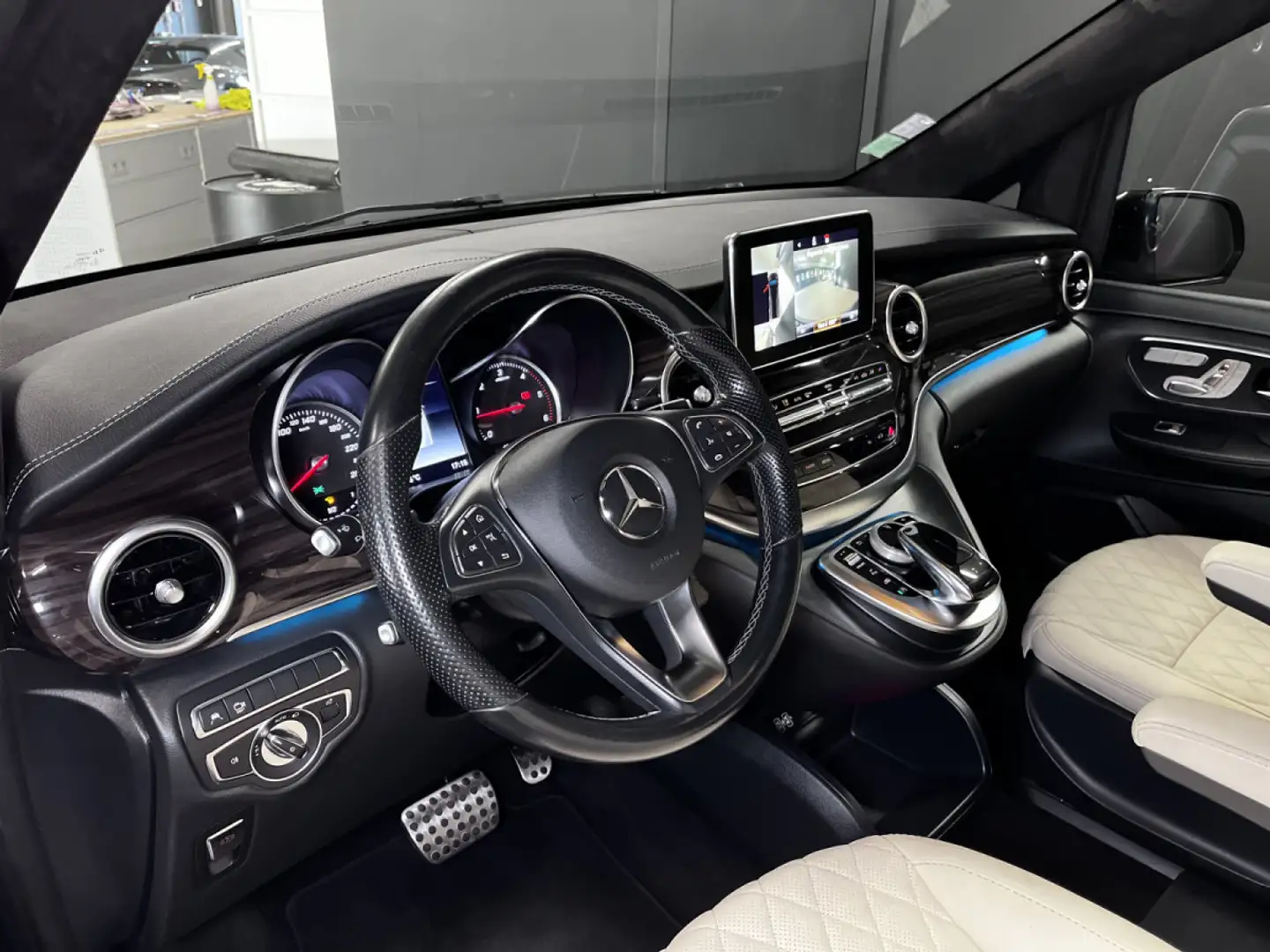 Mercedes-Benz V 250 VIP 250 D /AVANTGARDE /360°/VOLL/ Noir - 2