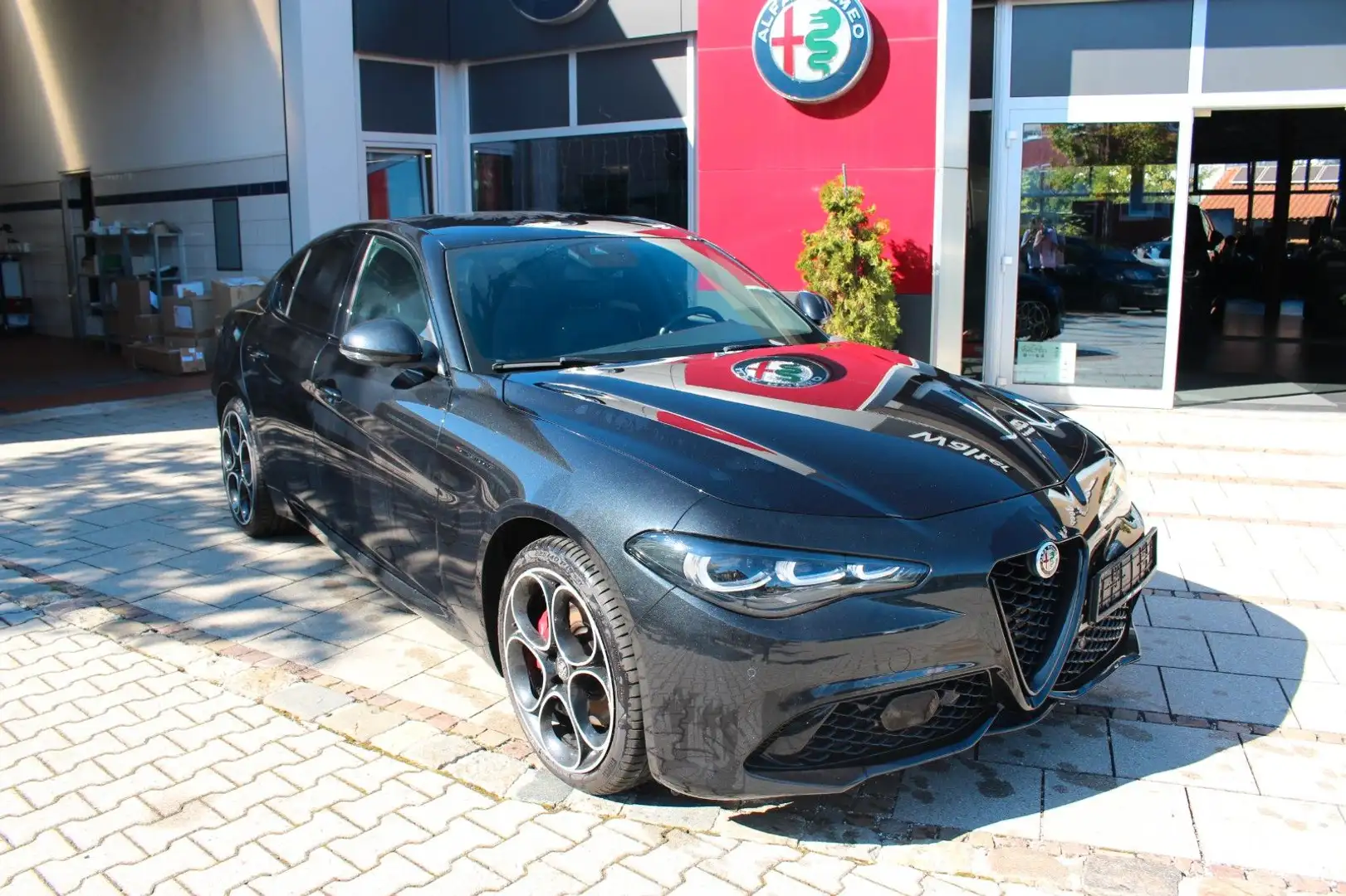 Alfa Romeo Giulia Competizione Q4 Matrix7Garantie 05-27 Schwarz - 2