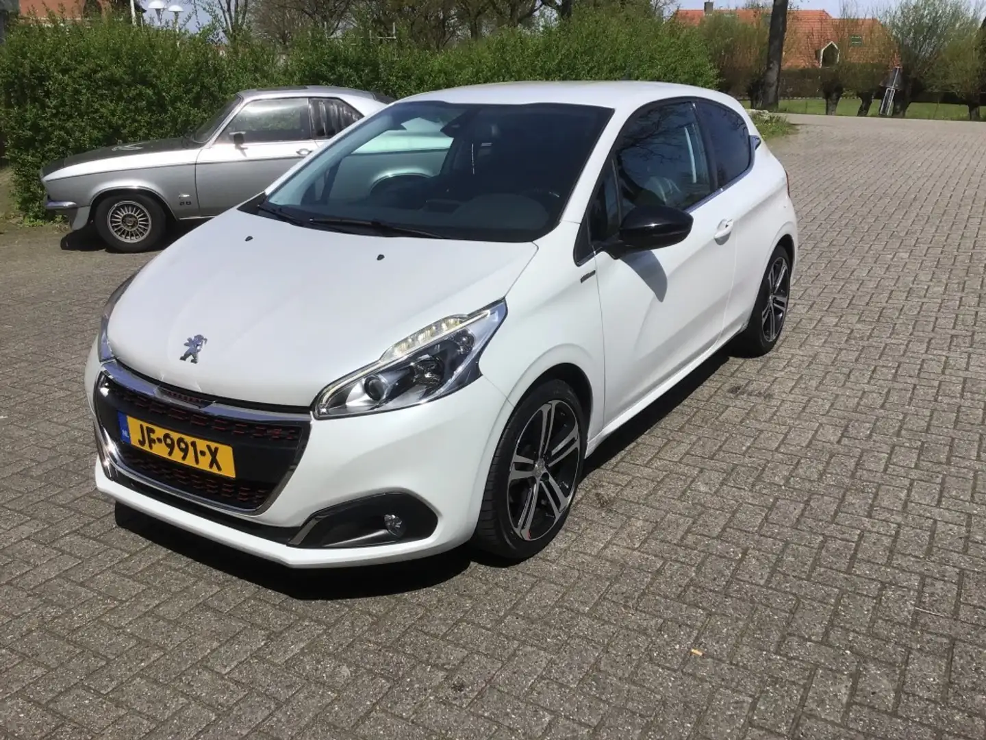 Peugeot 208 1.2 PURETECH GT-LINE Bianco - 1