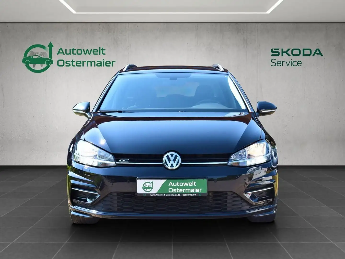 Volkswagen Golf Variant 1.5 TSI DSG*R-Line*Navi*ACC*Sound Zwart - 2