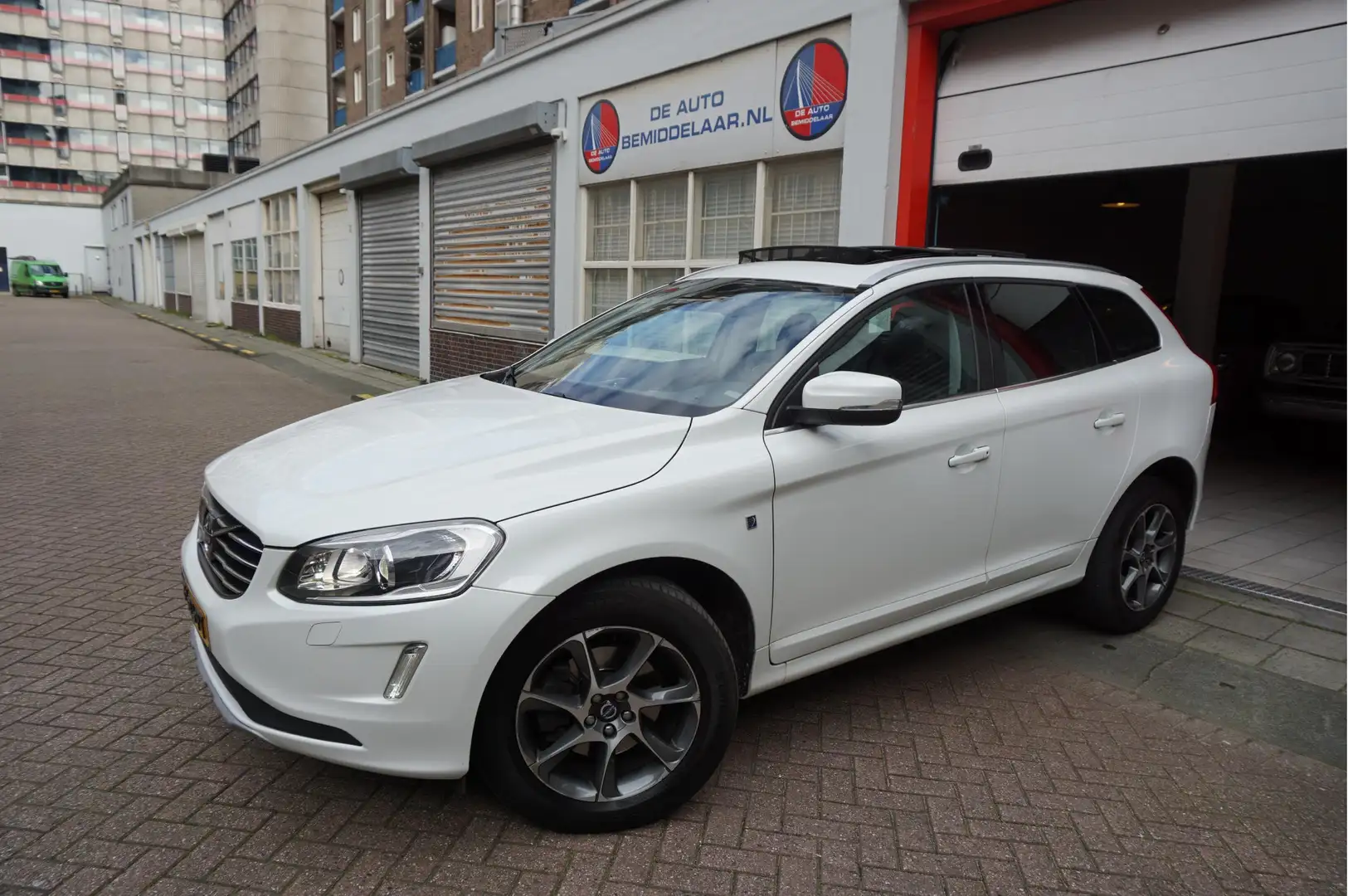 Volvo XC60 2.0 D4 FWD Ocean Race AdapiveCruise|PANO|MEMORY|Tr Wit - 2