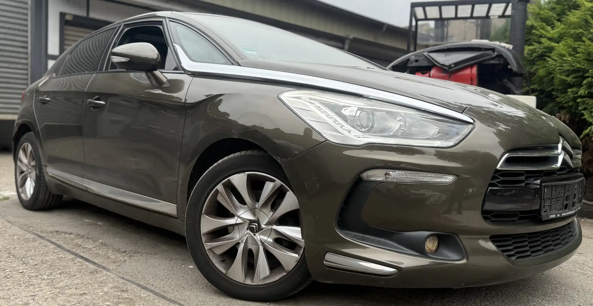 Citroen DS5 SoChic Automatik Leder Panorama Keyless SHZ PDC Braun - 2