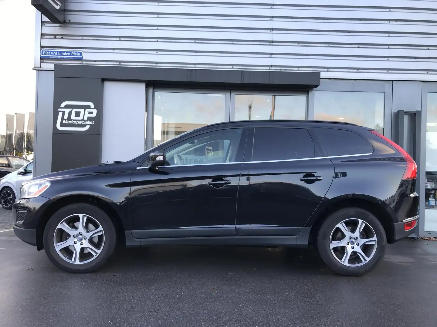 Volvo XC60 2.0 D4 Summum Trekhaak Noir - 2