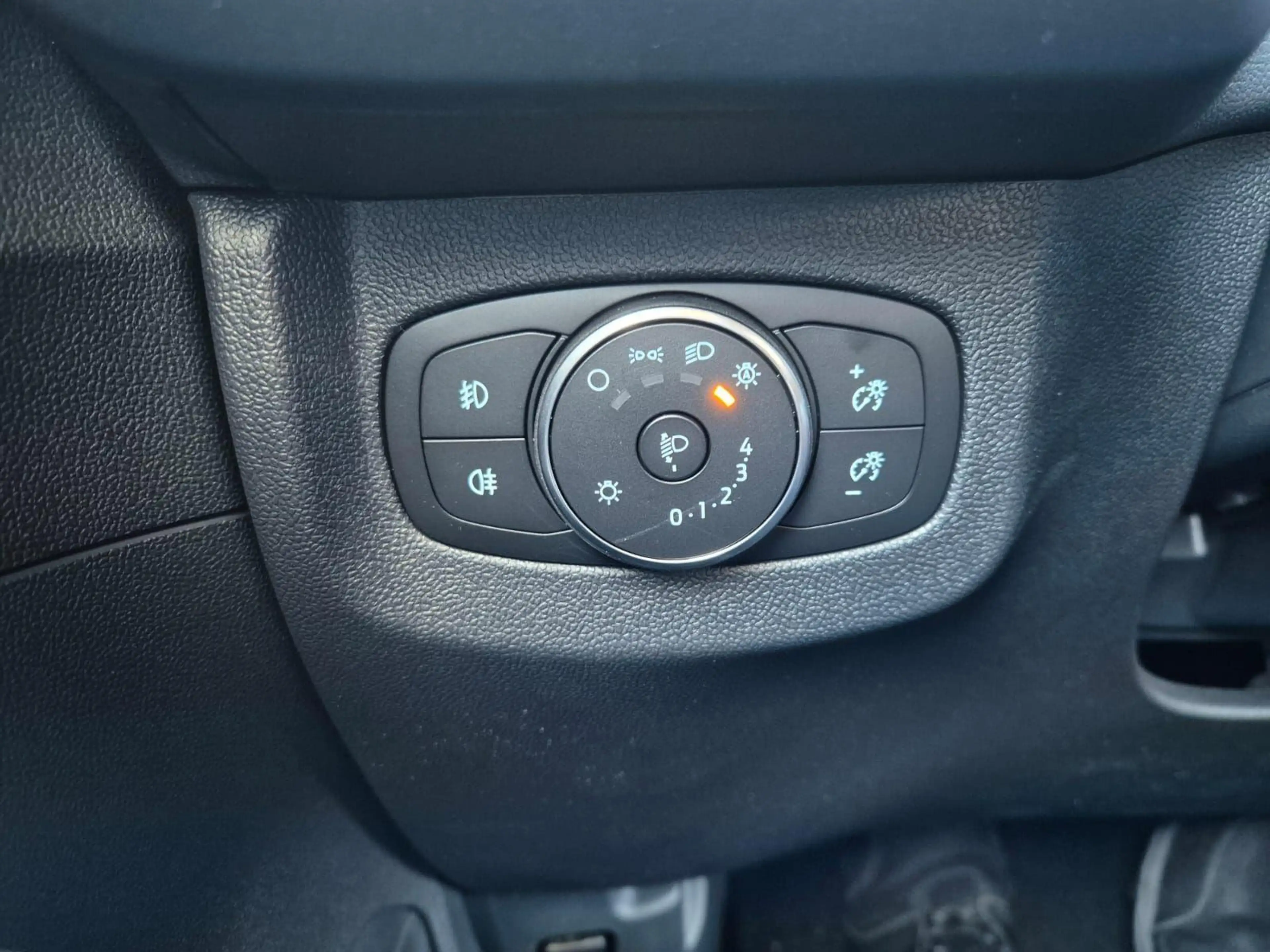 Ford Tourneo Courier 1.0 EcoBoost 125PS Active Teil-Leder Sitzheizun... — photo 15