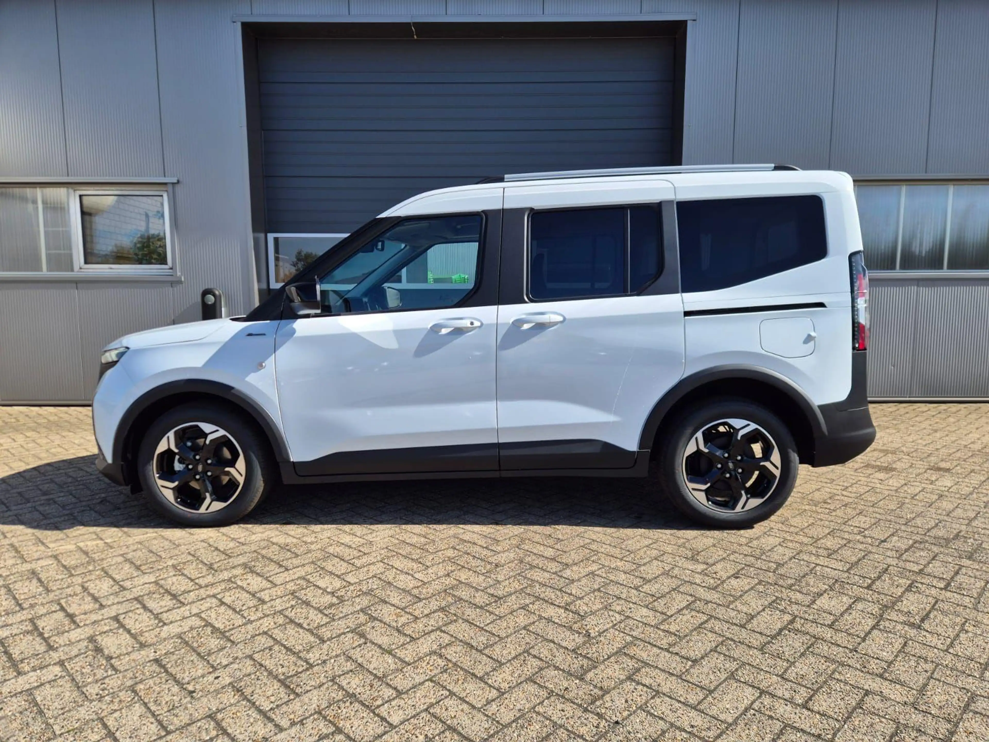 Ford Tourneo Courier 1.0 EcoBoost 125PS Active Teil-Leder Sitzheizun... — photo 2