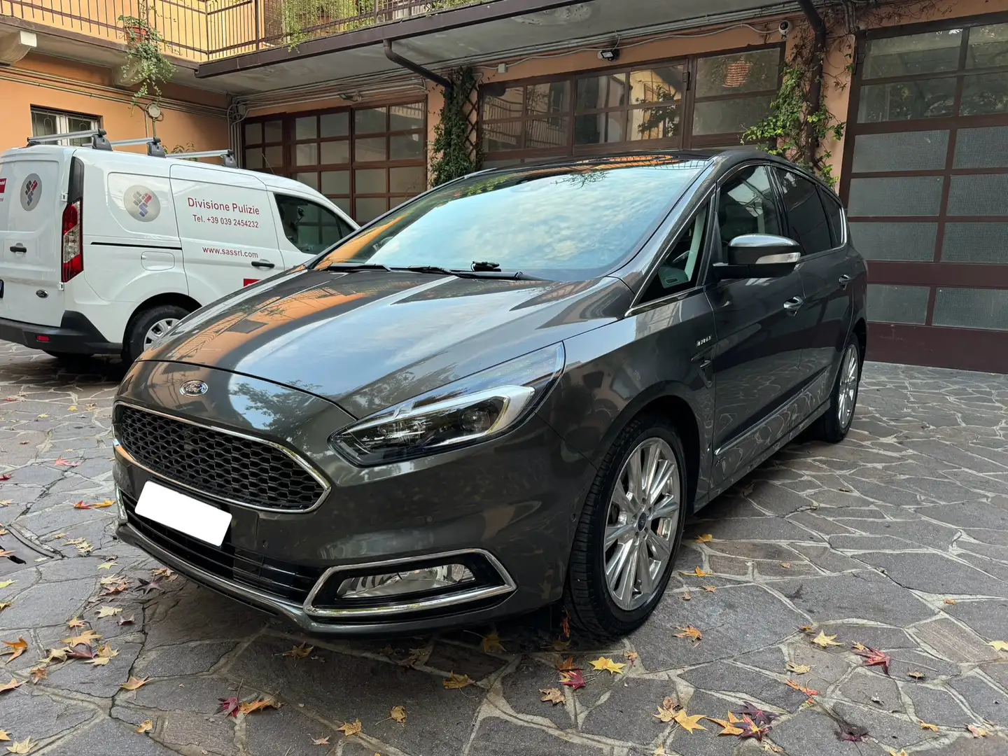 Ford S-Max 2.0 Vignale awd 7posti FULL OPTIONAL Gris - 2