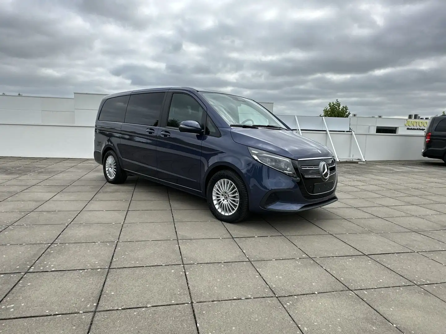 Mercedes-Benz EQV 300 NIEUW MODEL/L2/LEDER/MULTIBEAM/THERMOTRONIC Blauw - 1