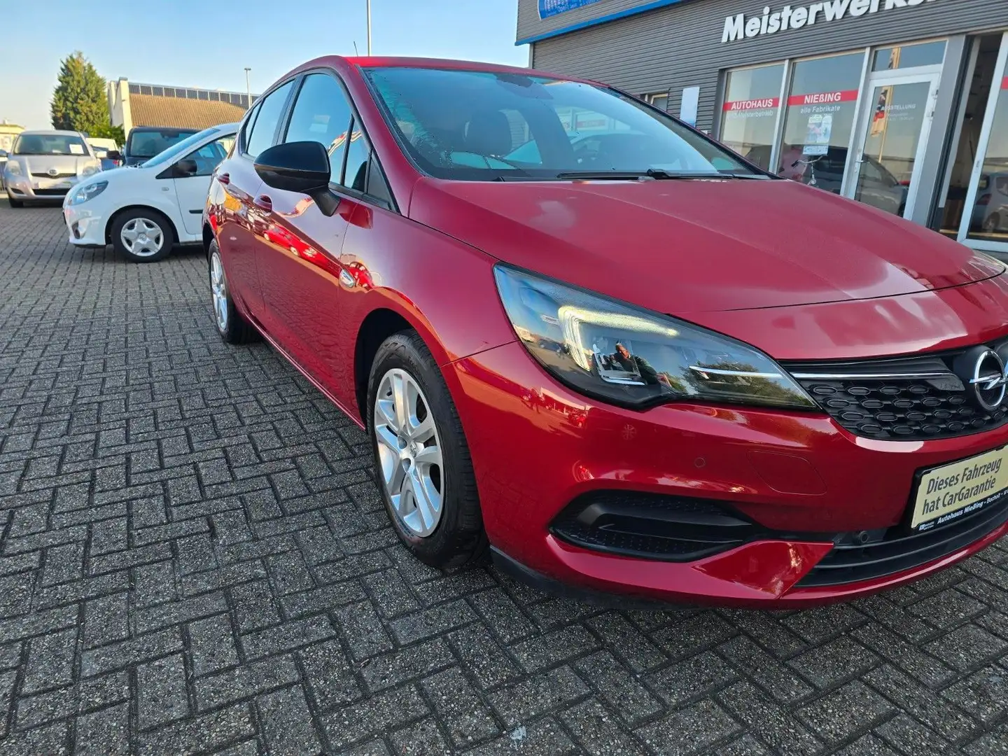 Opel Astra 1.2 Direct Injection Turbo 81kW Edition Rot - 2