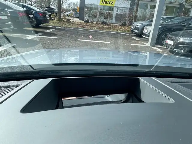 Audi A4 view 24