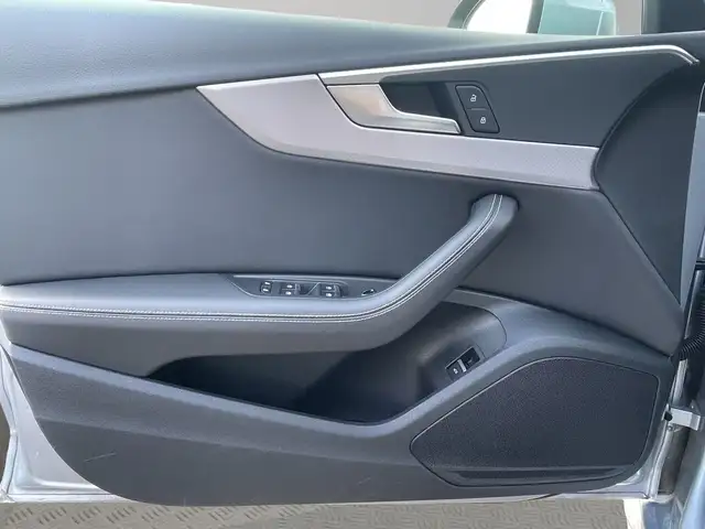 Audi A4 view 16