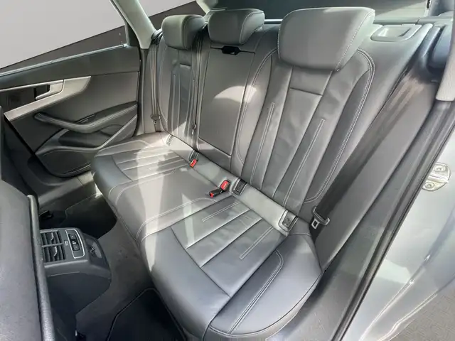 Audi A4 view 18