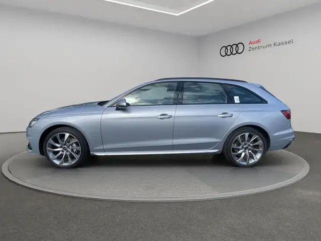 Audi A4 view 4