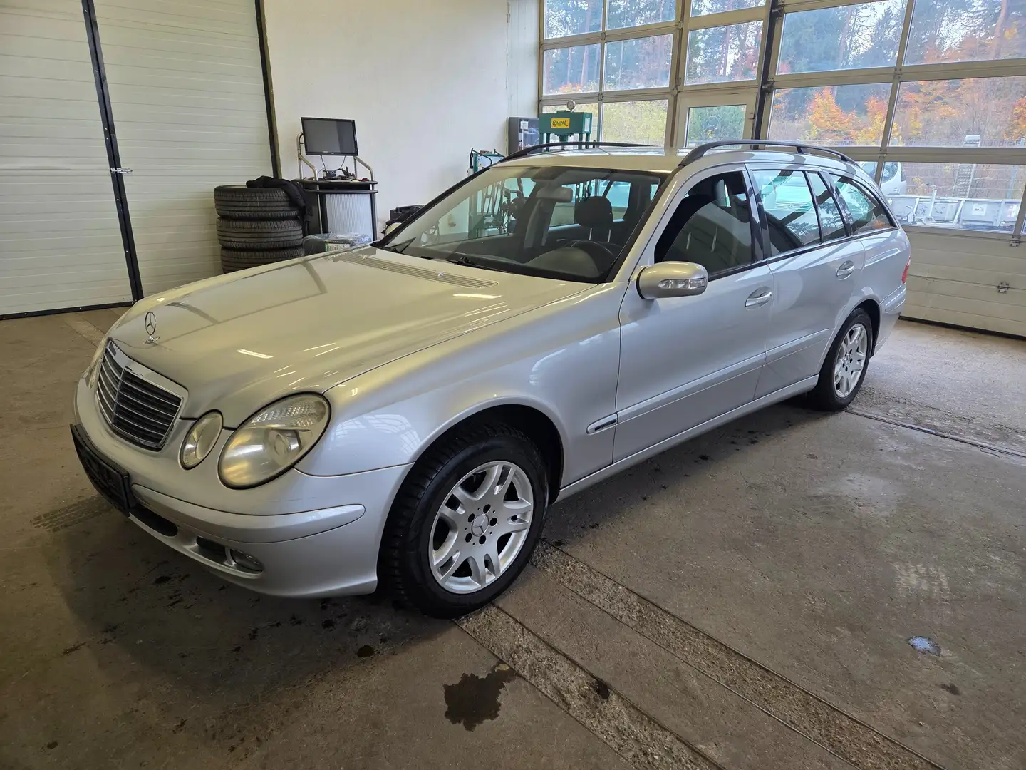 Mercedes-Benz E 200 E 200 T Kompressor (211.242) Grau - 1