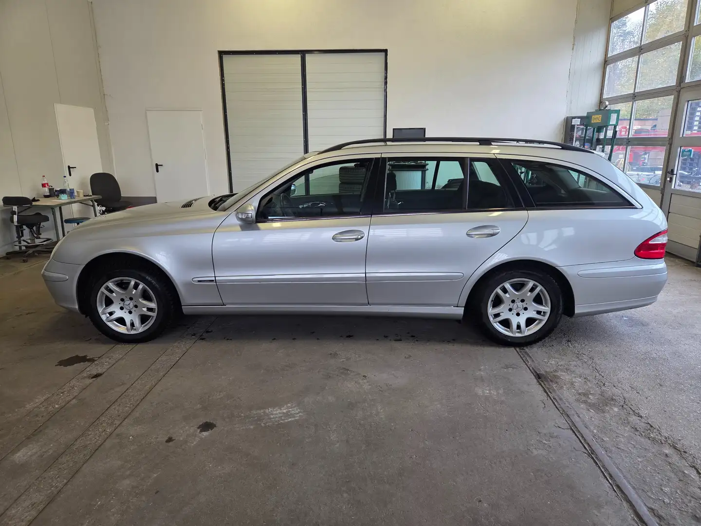 Mercedes-Benz E 200 E 200 T Kompressor (211.242) Grau - 2