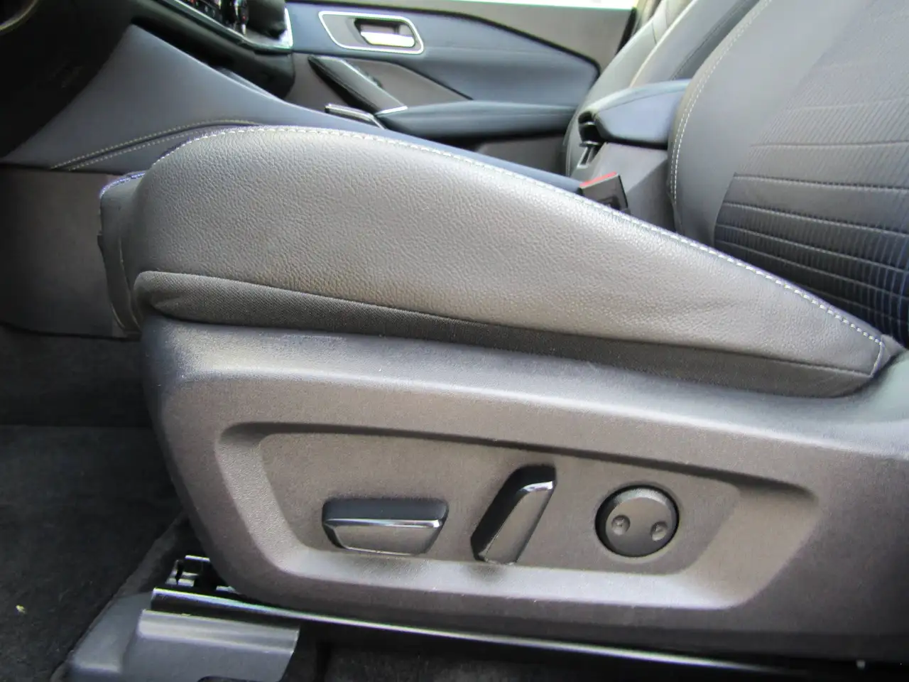 Nissan Qashqai III 1.5 E-POWER MILD-HYBRID TEKNA , TETTO PANORAMICO, TELECAMERA 360 ,HUD,CERCHI 19'', миниатюра 16