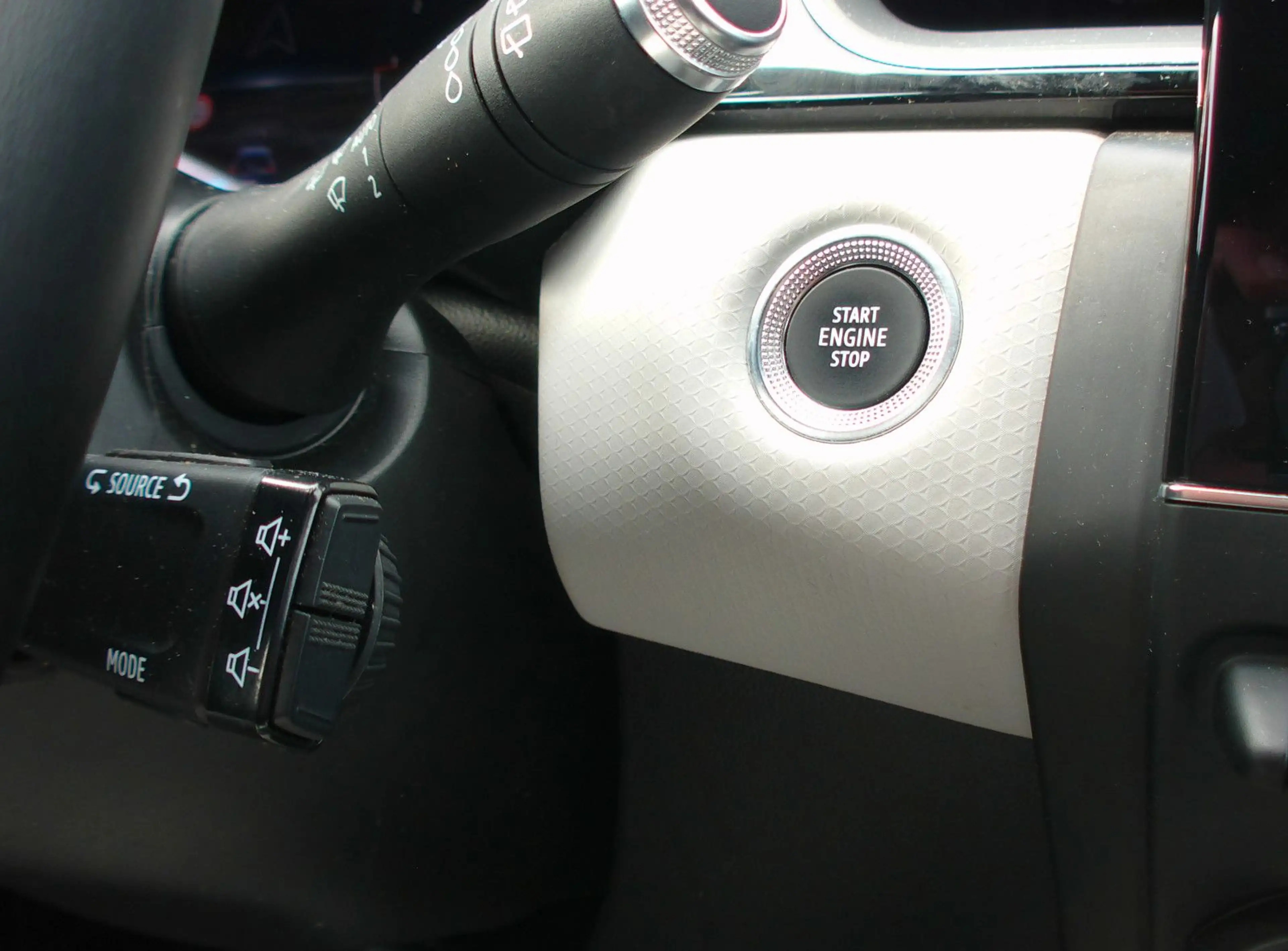 Renault Captur II Edition One.Bose.Teilleder.LED.1Hand — photo 17