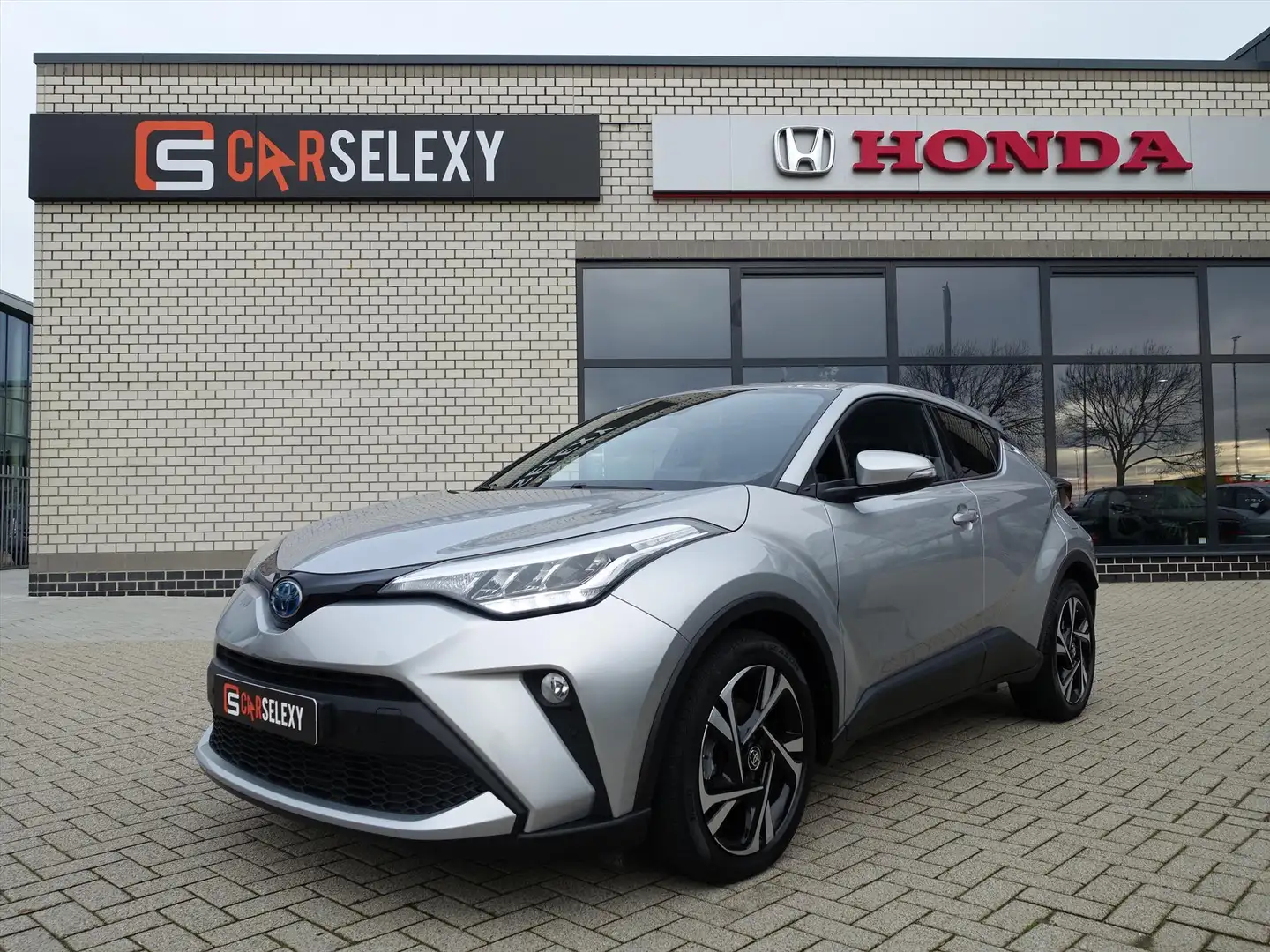 Toyota C-HR 1.8 Hybrid 122pk CVT Dynamic Silber - 1