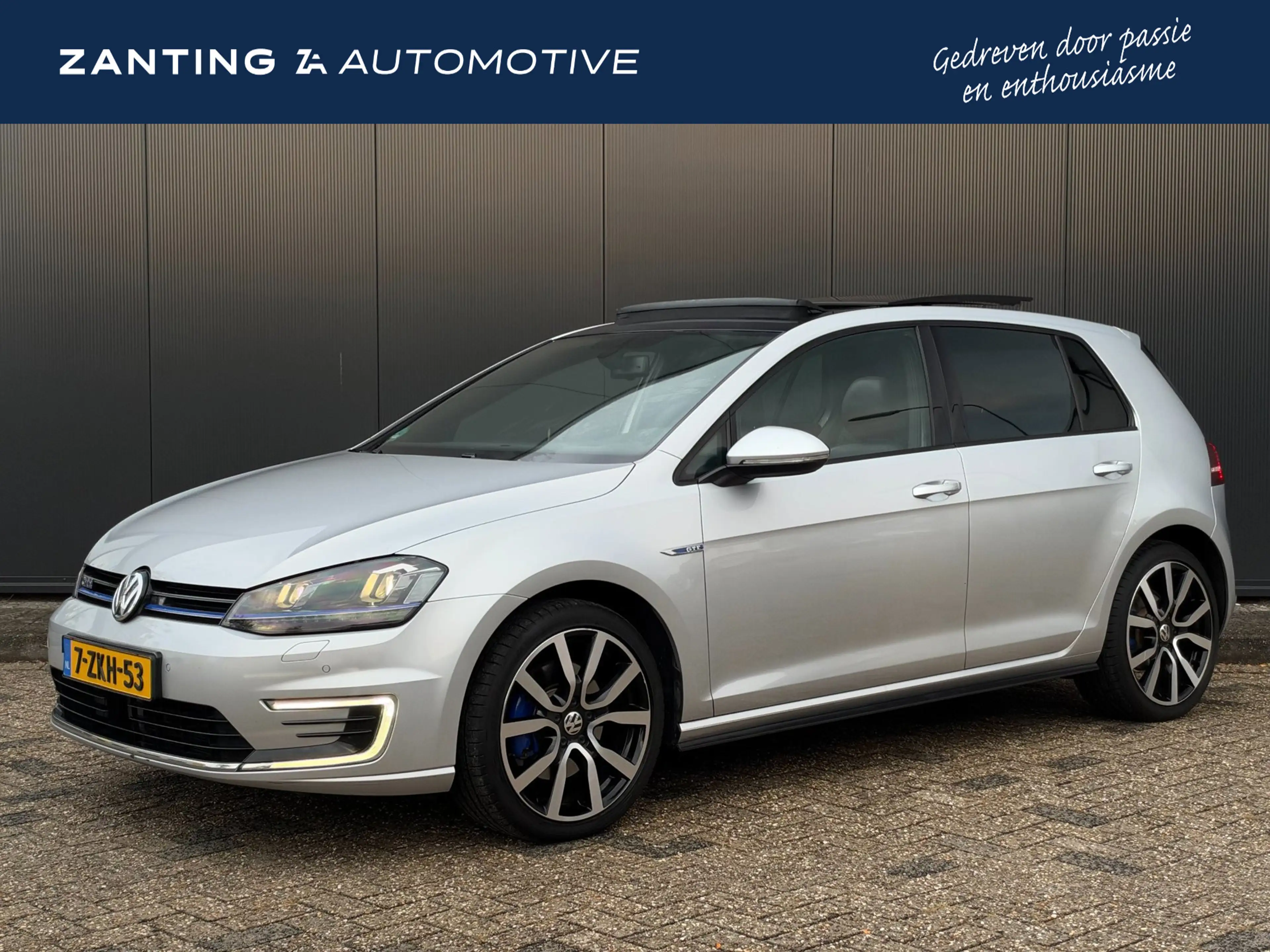 Volkswagen Golf GTE 1.4 TSI | Pano-dak | Leder | Adaptive Cruise Contr
