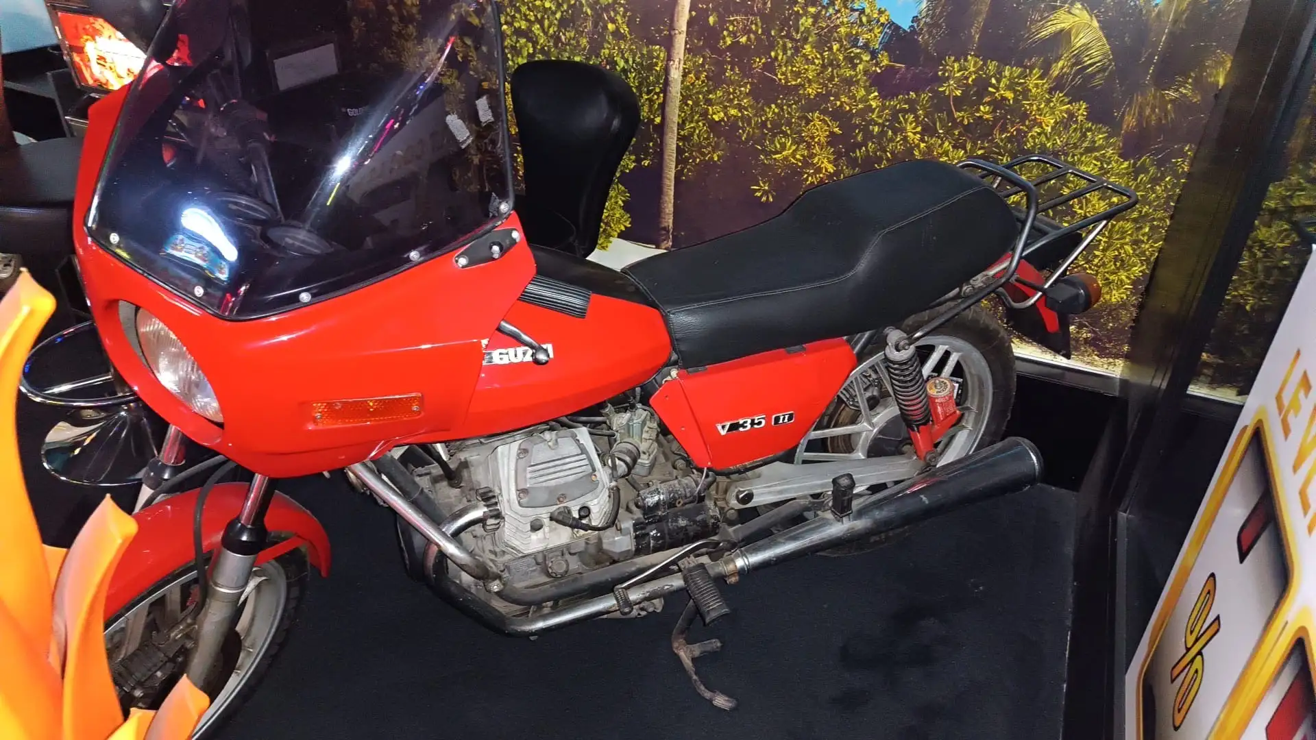 Moto Guzzi V 35 Naked - 1