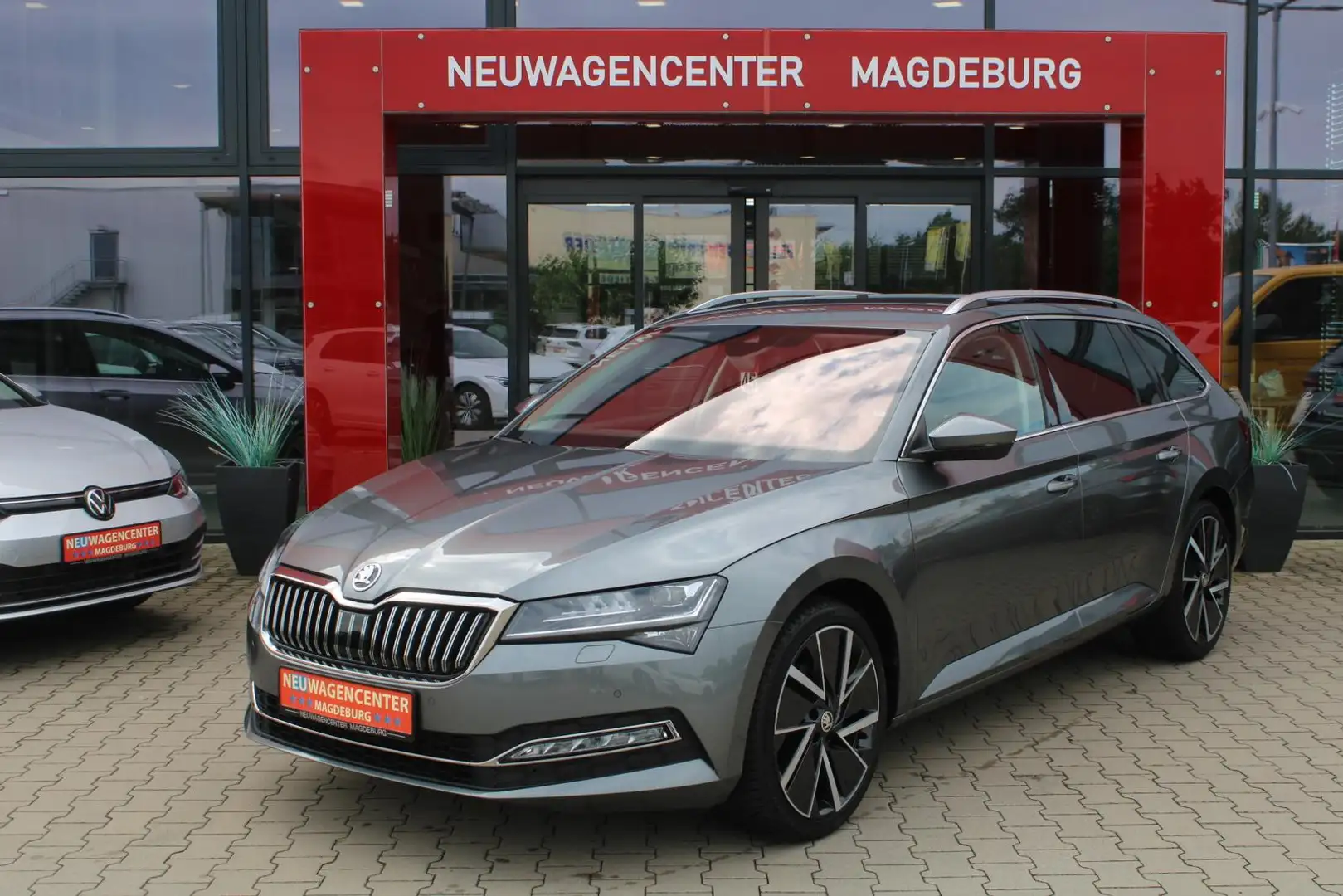 Skoda Superb 2.0 TDI Style*MATRIX*AHK*FS.HZG*NAVI*KAMERA Grau - 1