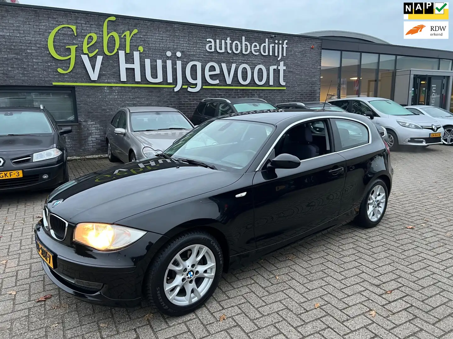 BMW 116 1-serie 116i Business Line Zwart - 1