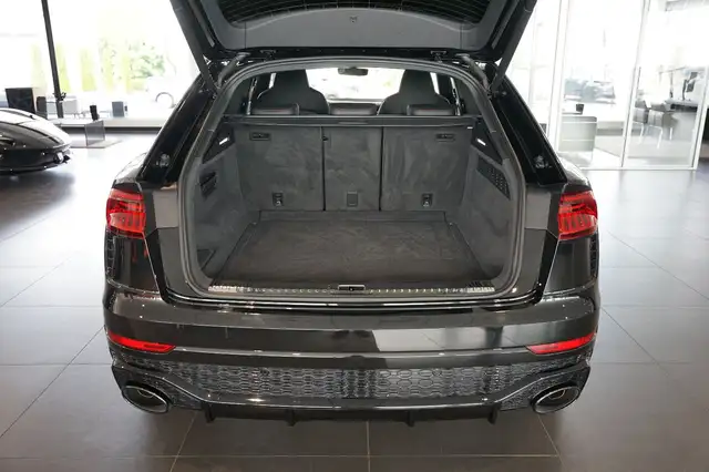 Audi Q8 view 6