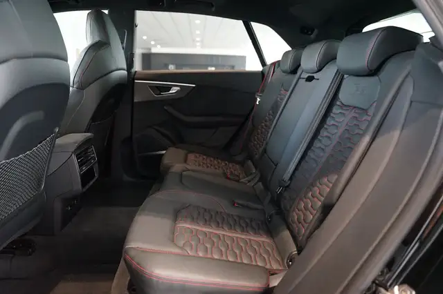 Audi Q8 view 12