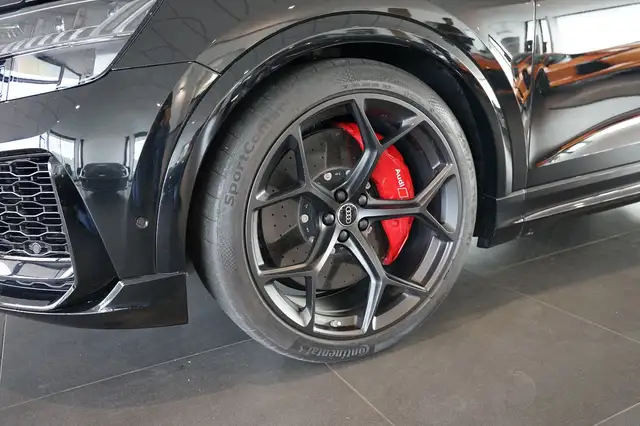 Audi Q8 view 7