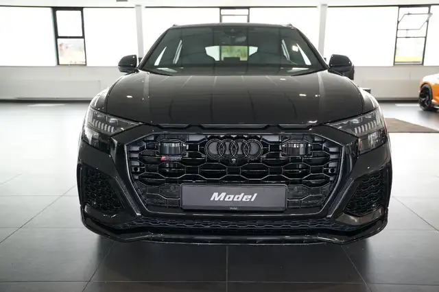 Audi Q8 view 3